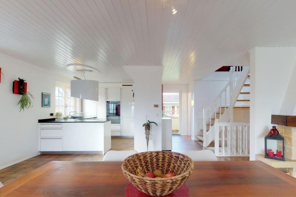 Cheerful Villa With Fireplace, Bath-Tub And Garden Noville エクステリア 写真
